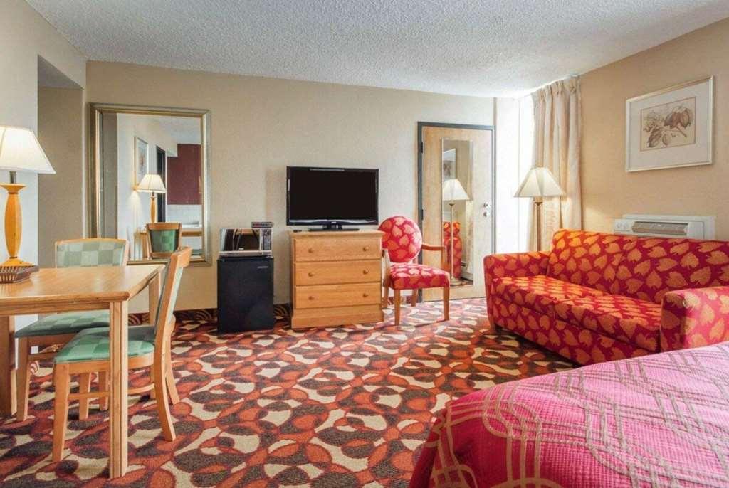 Wingate By Wyndham Sheboygan Hotel Facilities photo