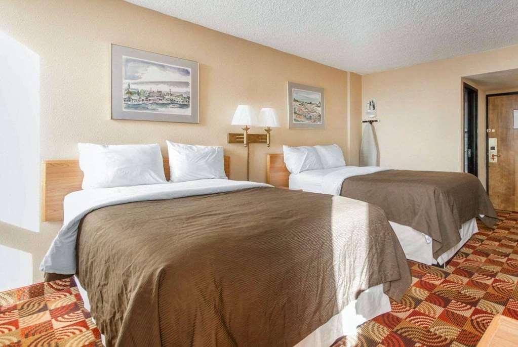 Wingate By Wyndham Sheboygan Hotel Facilities photo