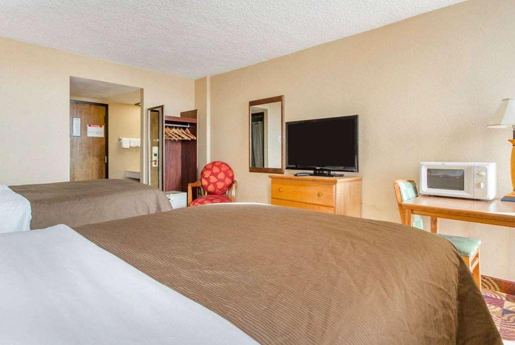 Wingate By Wyndham Sheboygan Hotel Facilities photo
