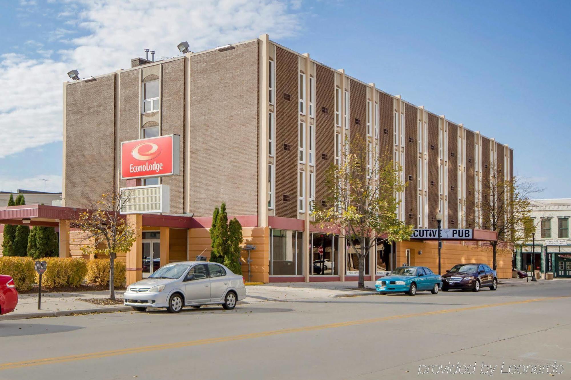 Wingate By Wyndham Sheboygan Hotel Exterior photo