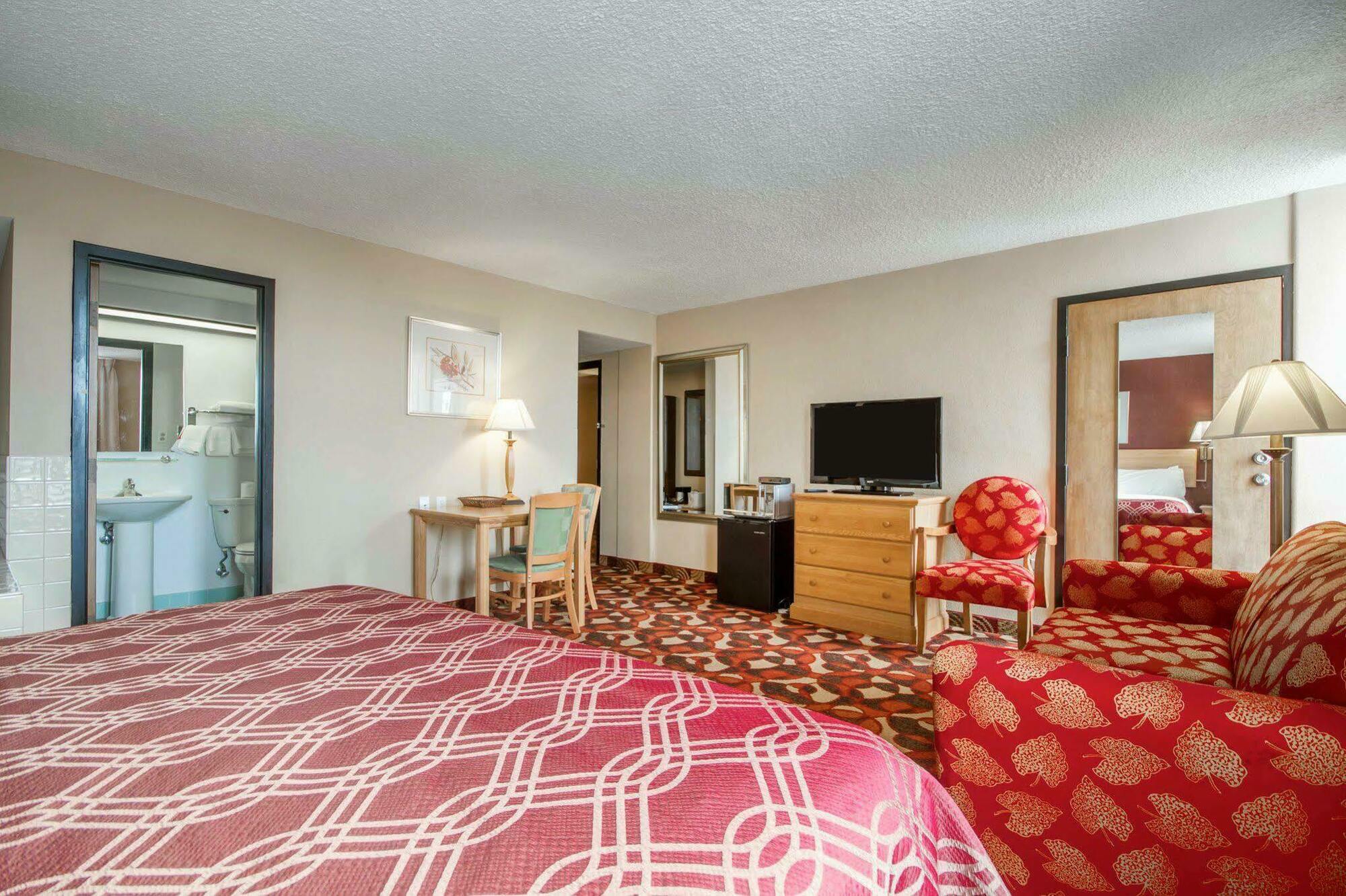 Wingate By Wyndham Sheboygan Hotel Exterior photo
