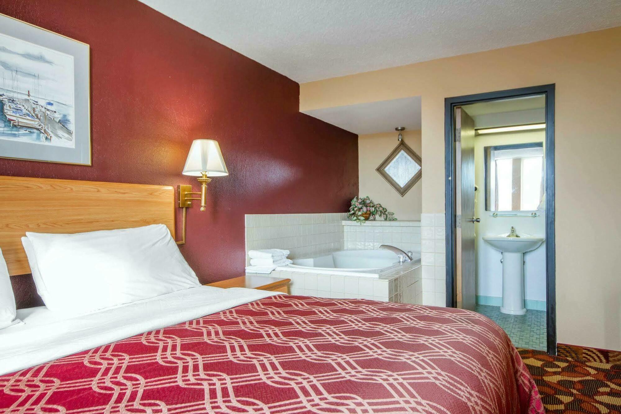 Wingate By Wyndham Sheboygan Hotel Exterior photo